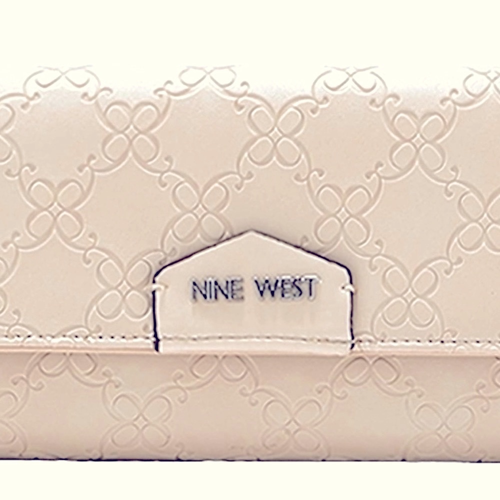 NINE WEST CALANDRA ORGANIZER WALLET